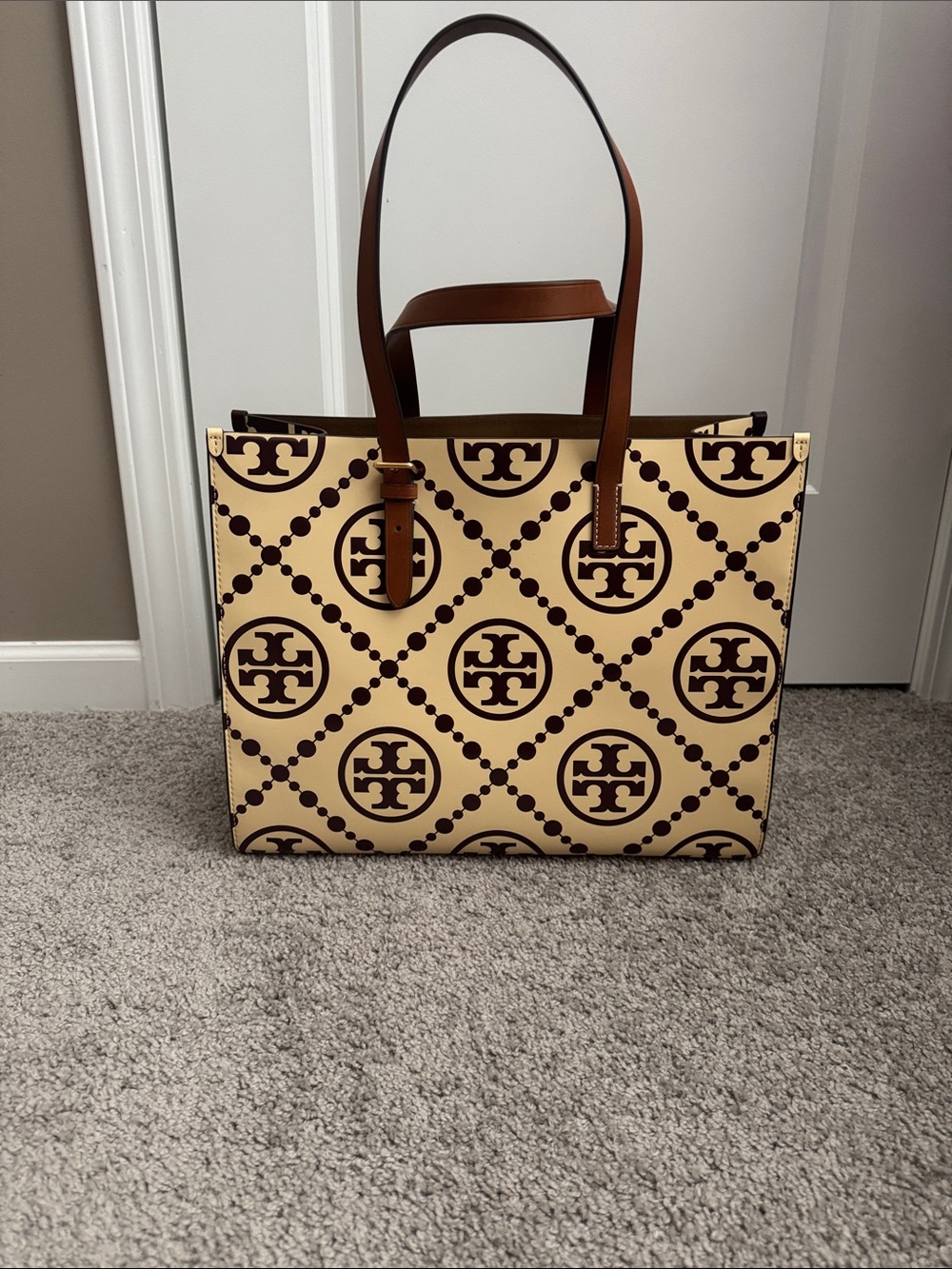 Tory Burch Dark Red & Cream Tote Logo Pattern - Picture 3 of 8